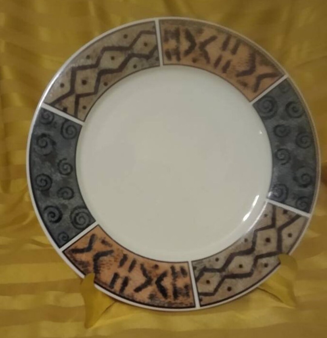Sakura Stoneware. Pattern: Fossil 8833. Designed by Sue Zipkin. - Etsy