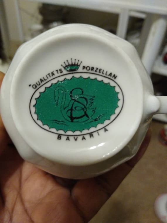 Qualitats Porzellan Bavaria Cups and Saucers. Set of 4