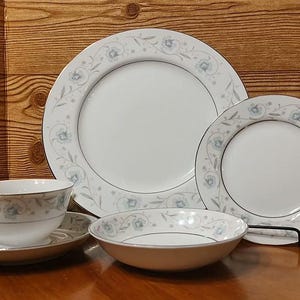 Fine China of Japan.  Pattern: English Garden