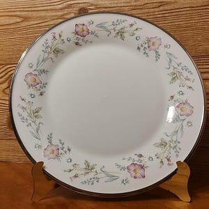 Lenox Fine China. Pattern: Flirtation. Various pieces.