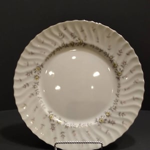 Style House Fine China. Pattern: Picardy. Set of 4 Dinner Plates.