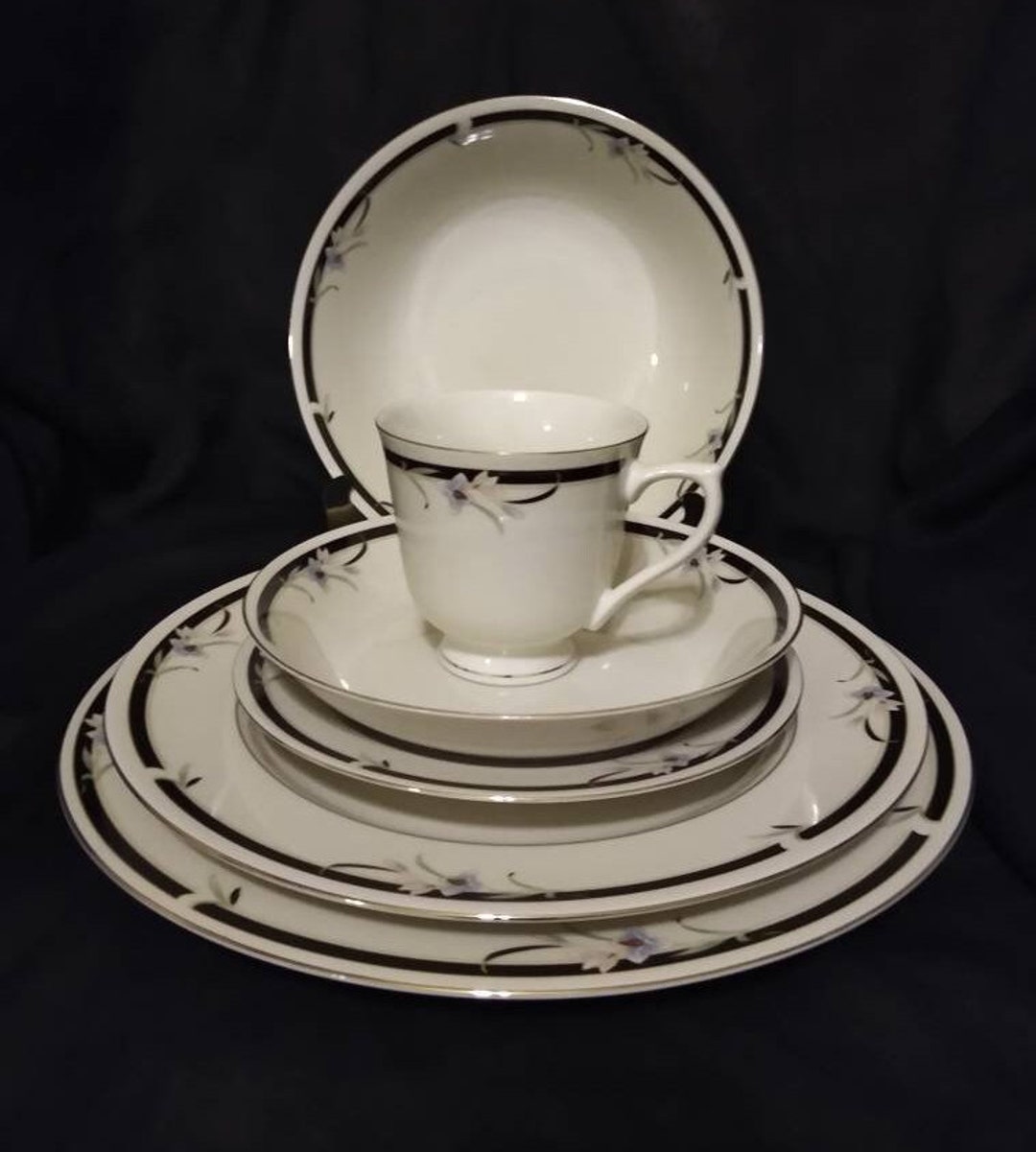 Sango Regency Collection Fine Ivory China. Pattern Mansfield 1200