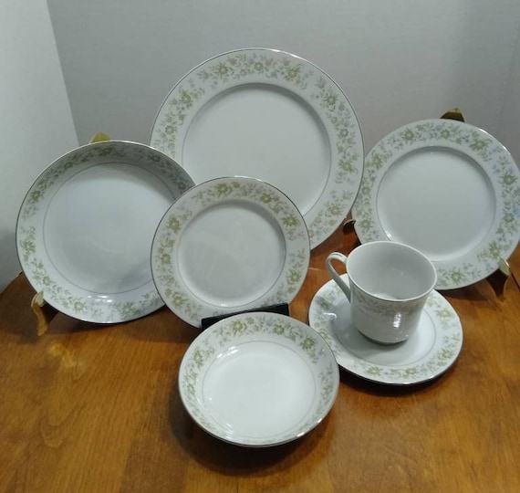 Royal Wentworth Select Fine China. Pattern: Pauline 8695. - Etsy