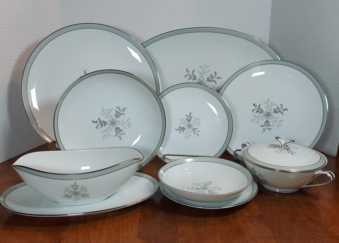 Noritake - Lilly　5枚 Noritake 5518 Pink Lily of Valley Tea Cups 1 7/8