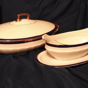 Hutschenreuther Selb Bavaria by Nicolas Franz.  Frankfurt. Covered Vegetable Bowl & Gravy Boat.