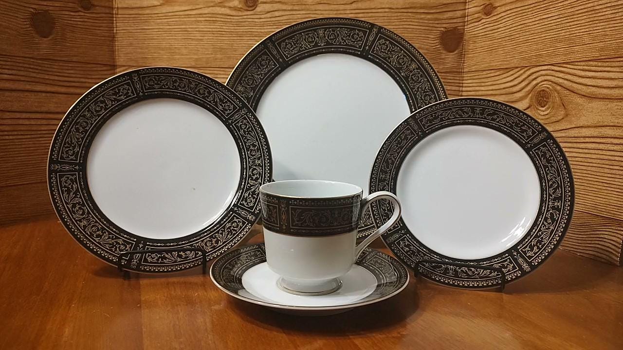 NEW STONE Seyei China　ビィンテージ FINE SEYEI CHINA JAPAN COVENTRY,WHITE,RED,GOLD ONE OF A KING