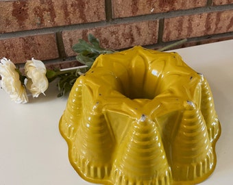 Vintage Yellow Bundt Fiesta Party Pan