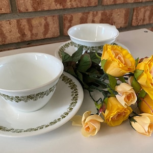 Corelle Spring Blossom Crazy Daisy Green Hook Handle Cup and Saucer Sets