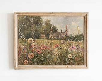 Puede incluir: Una pintura al óleo enmarcada que representa una cabaña en un campo de flores silvestres. Las flores son de tonos rosados, blancos y amarillos, y la cabaña es de color marrón claro. La pintura tiene un aspecto rústico y vintage.