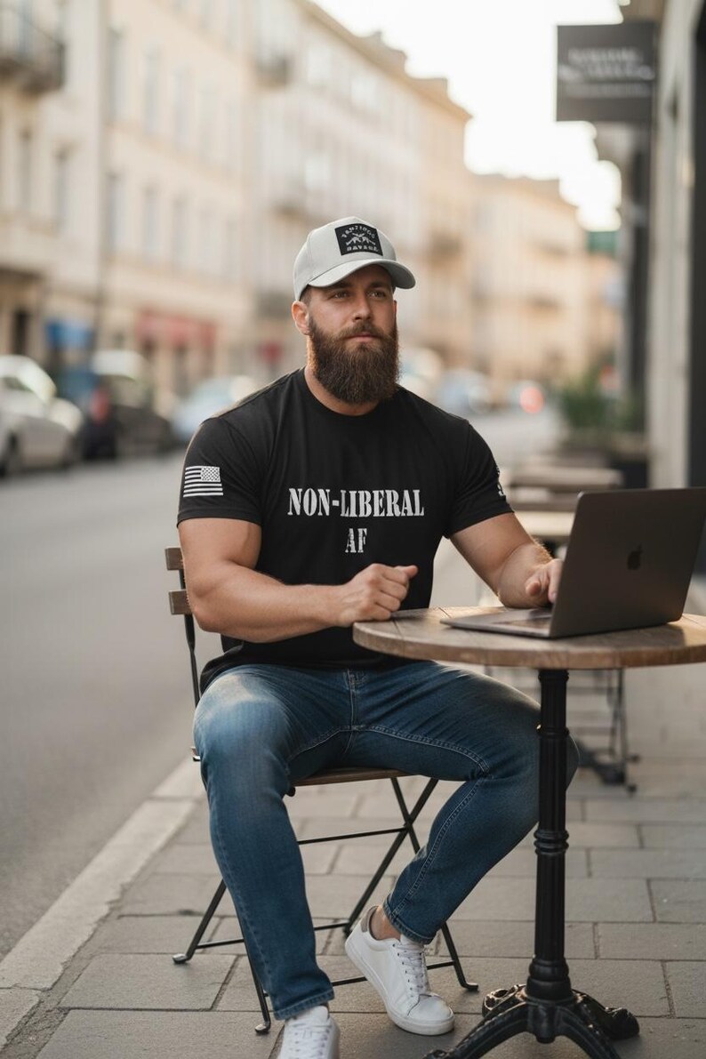 Gorra snapback con el logotipo de Tactical Savage, fabricada en Estados Unidos imagen 2