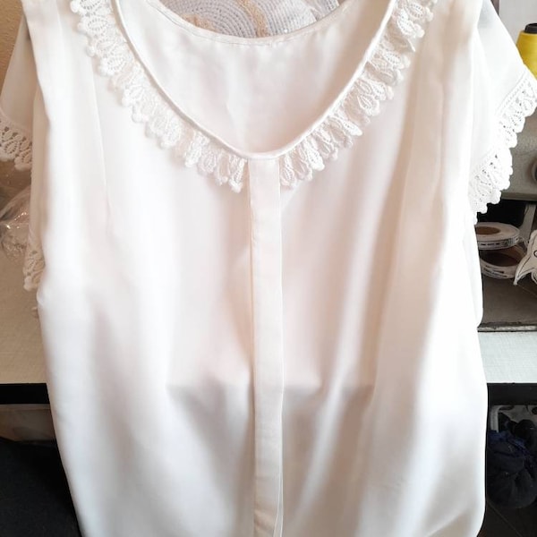 Ladies casual blouse. Suitable Summer tops for women,this top is available in six different colours and various styles.