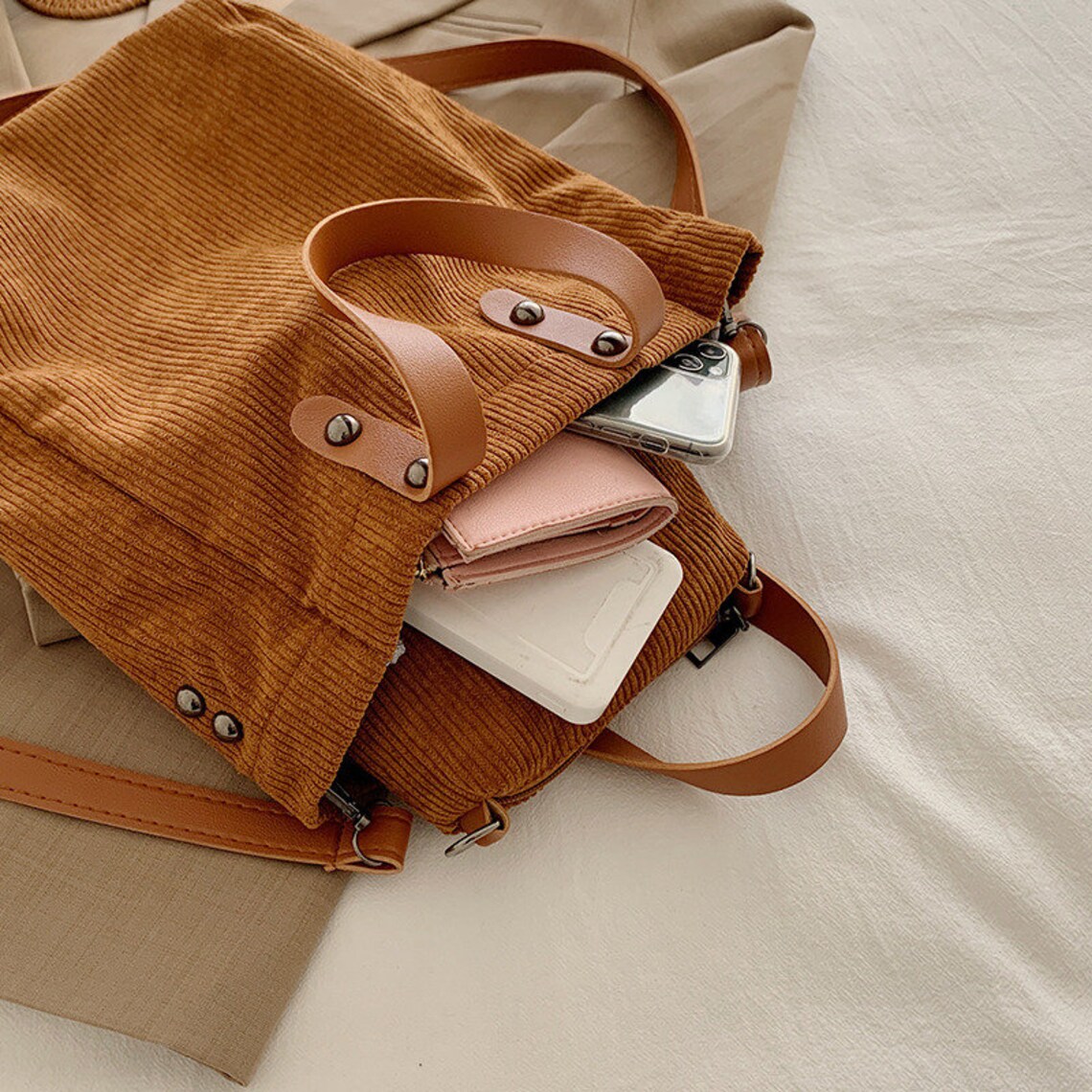 Große Damen Umhängetasche Cord - Erdbeer Design Mit Magnetverschluss