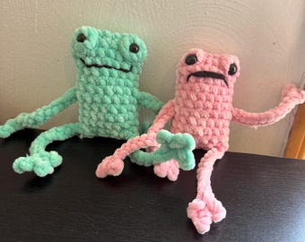 Handgemaakte gehaakte kikkerpluche | Bolvormige of langbenige amigurumi