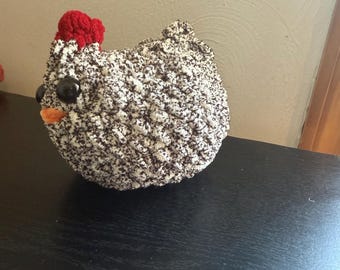 Peluche de pollo de ganchillo hecho a mano / Decoración de granja amigurumi