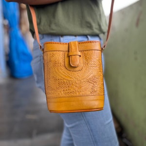 Kleine Ledertasche, Bucket Bag, Damen Ledertasche, Schultertasche aus Leder, Vintage Ledertasche, Boho Ledertasche, Ledertasche
