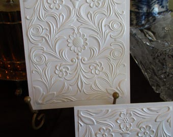 Tarjetas de felicitación con relieve de remolinos florales: acabado mate o nacarado con inserto de papel pergamino (juego de 8)