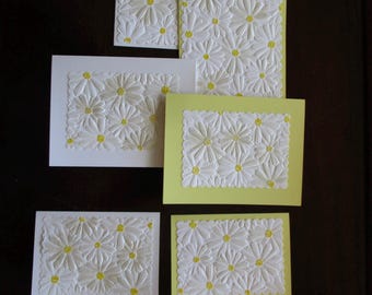 Tarjetas de felicitación con flores de margarita en relieve: acabado perlado o mate,
