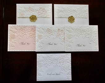 Tarjetas de agradecimiento hechas a mano con relieve floral, acabado nacarado, papelería personalizada para bodas (juego de 8)