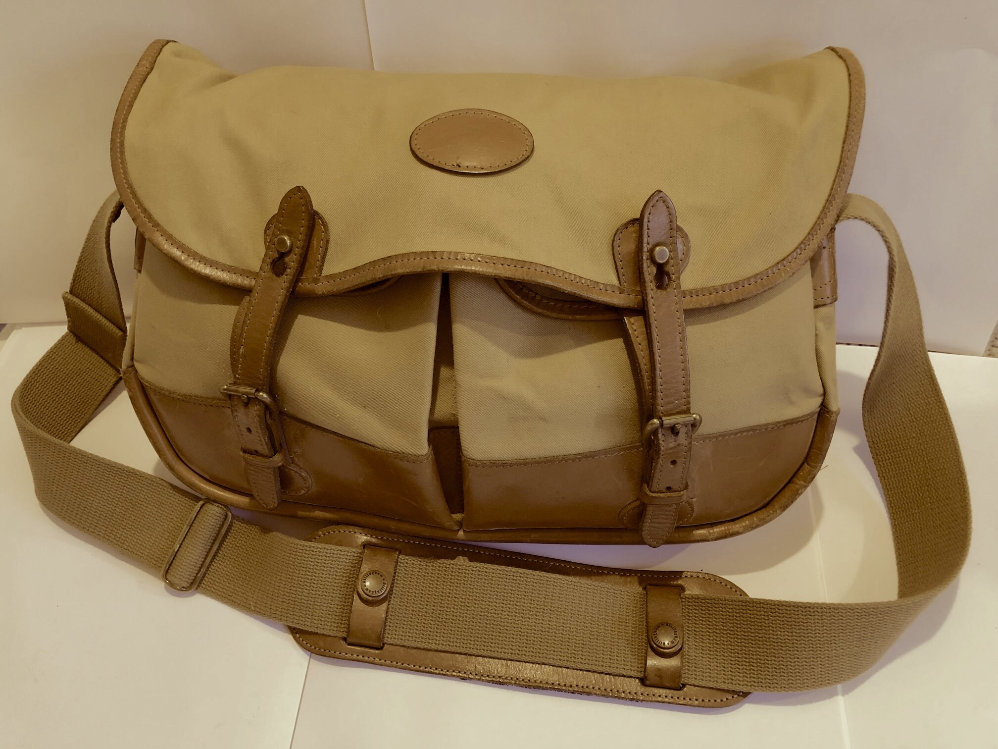 Billingham Eventer Camera Laptop Bag (Black Canvas Black Leather) カメラアクセサリー