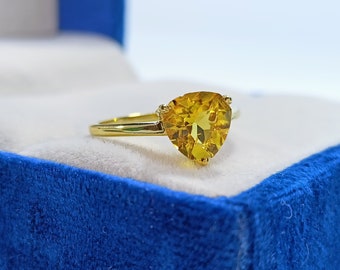 Citrine Ring, Vintage Citrine ring , Trillion Unique cut Ring , Every day Ring , Ring For Girl, Solitaire Ring , Engagement Ring, gift 4 her