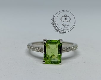 peridot ring , 925 Sterling Silver Ring , peridot ring vintage, Promise Ring for her, Peridot Jewellery , Genuine peridot ring , Gift Ring .