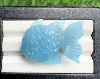 Mughal Aquamarine Fish Carving: Antique Gemstone Art