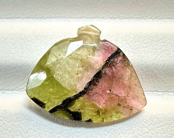 Colgante hecho a mano de turmalina sandía talla rosa (15 x 12 x 4 mm)