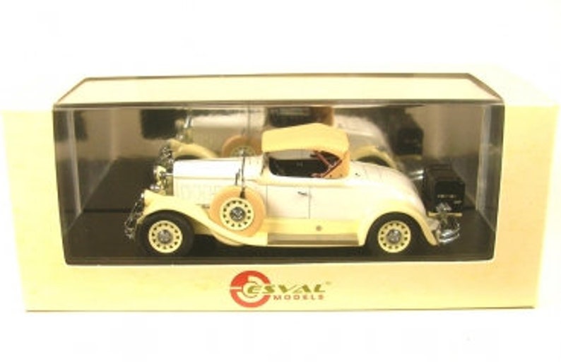 Esval EMUS43006A - Roadster Pierce Arrow Modèle B de 1930 rouge marron Esval EMUS43006A - Roadster Pierce Arrow Modèle B de 1930 rouge marron