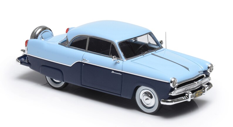 Modèle Réduit ESVAL EMUS43063B - Willys Aero Bermuda Hard Top 2 Portes 1955 - Rouge Et Blanc - Neuf