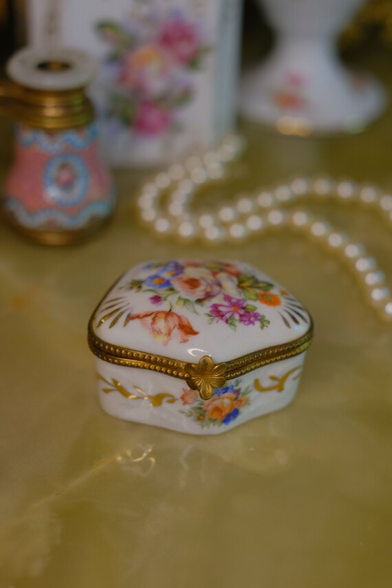 Vintage jewelry box porcelain Gem