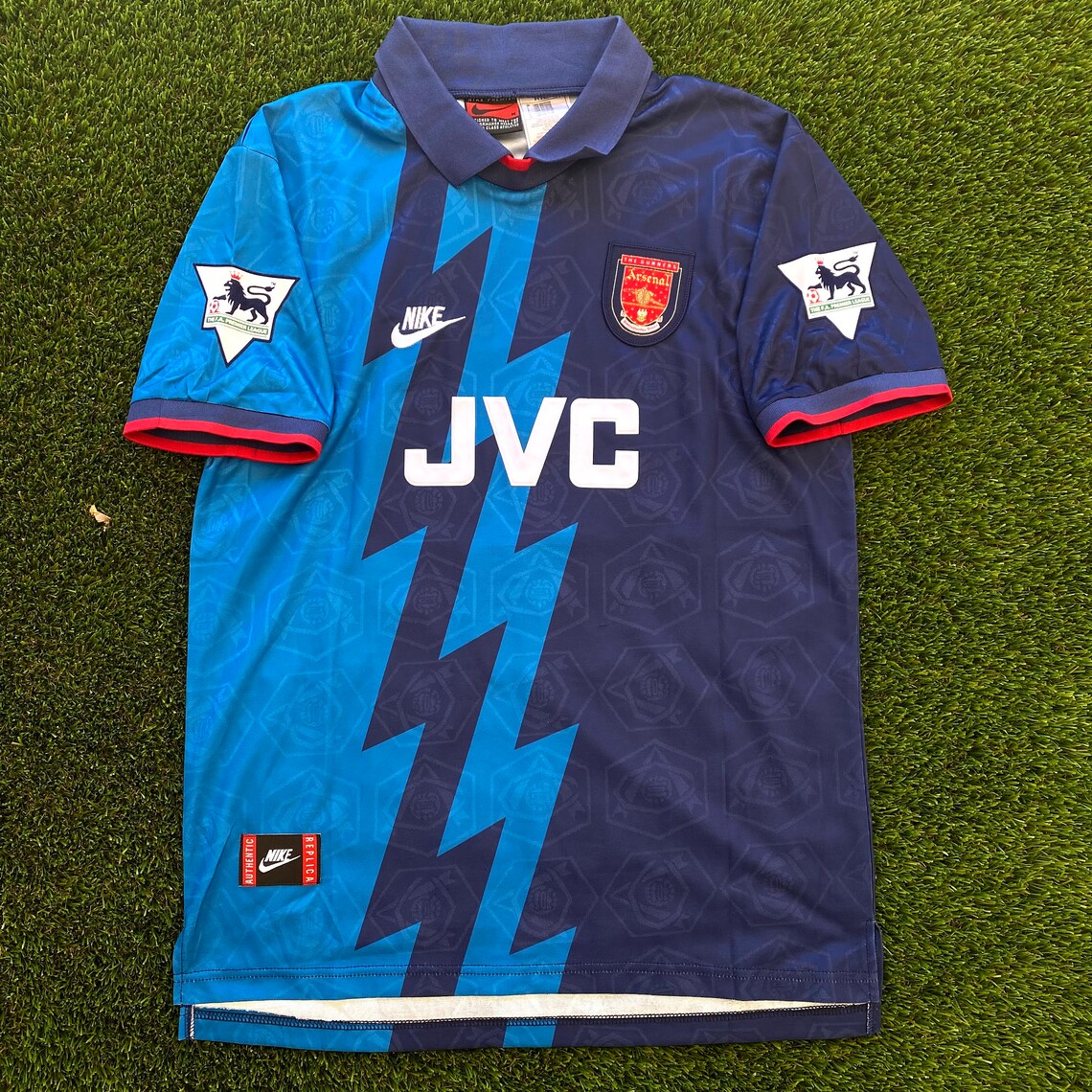 arsenal 95 96 away kit