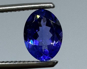 Facettierter ovaler Tansanit Edelstein, AAA-Qualität (7.5x5.5 x 3 mm)