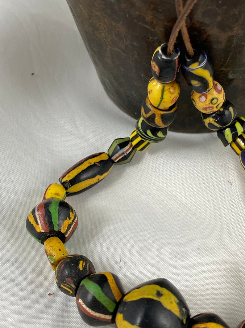 Collier Ancien En Perles De Verre VENETIAN TRADE - Style Africain Vintage