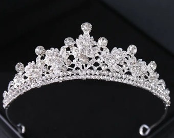 Tiara, Wedding pearl tiara,bridal tiara, shinny tiara,vintage tiara,classic tiara,queen tiara, princess tiara,crystal tiara, silver tiara.