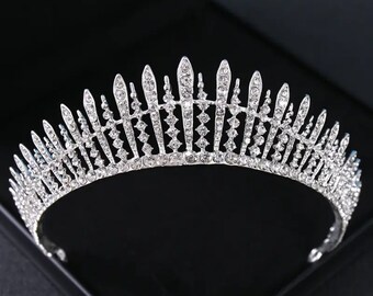 Tiara, Wedding pearl tiara,bridal tiara, shinny tiara,vintage tiara,classic tiara,queen tiara, princess tiara,crystal tiara, silver tiara.