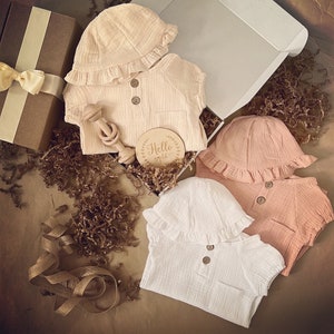 Cadeau de baby shower Tutti Cutie | Cadeau pour fille nouveau-née | Jouet en bois de hêtre biologique | Souvenir en bois | Carte de voeux baby shower