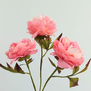 Fiori di carta crespa fatti a mano con peonie rosa. Fiori fatti a mano per ogni occasione. Anniversario di matrimonio, festa della mamma, compleanni, San Valentino.