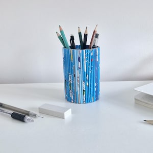 Recycled Magazine Pen Holder: Handmade Desk Organizer