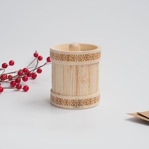 Handgefertigte Vorratsdosen aus Lindenholz, in drei Größen erhältlich. Nachhaltig, einzigartig und ideal als Geschenk oder für stilvolle Aufbewahrung.