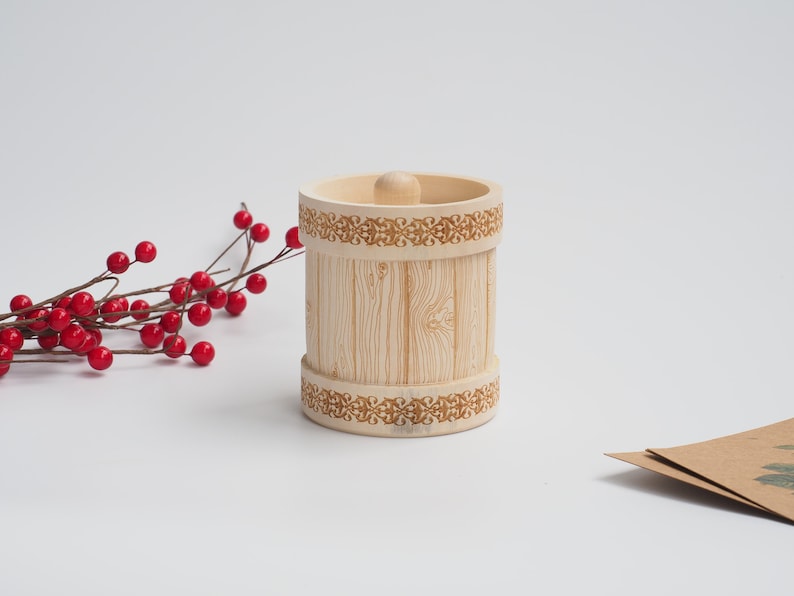 Handgefertigte Vorratsdosen aus Lindenholz, in drei Größen erhältlich. Nachhaltig, einzigartig und ideal als Geschenk oder für stilvolle Aufbewahrung.