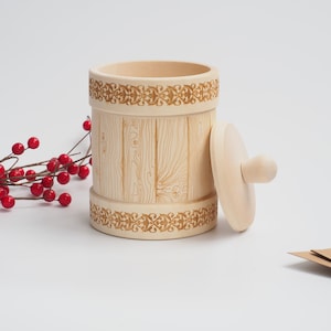 Handgefertigte Vorratsdosen aus Lindenholz, in drei Größen erhältlich. Nachhaltig, einzigartig und ideal als Geschenk oder für stilvolle Aufbewahrung.