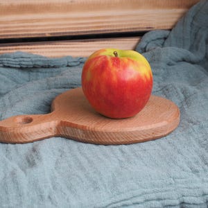 Handmade Beech Wood Cutting Board – Rustic Serving Board for Bread, Cheese & Snacks, 19 x 14 cm, Sustainable Kitchen Accessory, Unique Piece