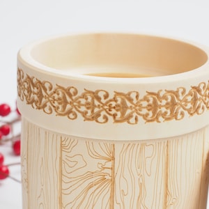 Handgefertigte Vorratsdosen aus Lindenholz, in drei Größen erhältlich. Nachhaltig, einzigartig und ideal als Geschenk oder für stilvolle Aufbewahrung.