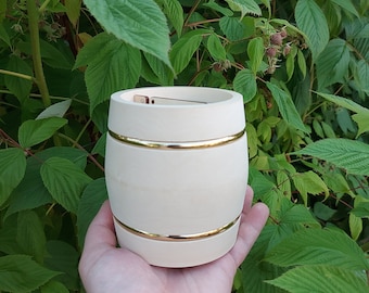 手作り、手作りの蜂蜜樽、木製の装飾、木製の樽、菩提樹の木で作られた