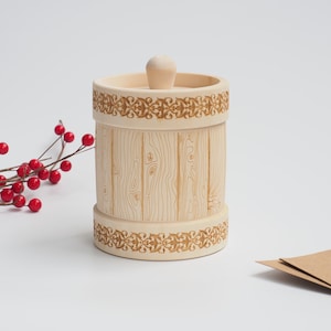 Handgefertigte Vorratsdosen aus Lindenholz, in drei Größen erhältlich. Nachhaltig, einzigartig und ideal als Geschenk oder für stilvolle Aufbewahrung.