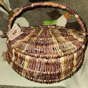 Vintage Chippewa Red Willow Picnic Basket with Slide Lock Lid Handwoven Ojibwe Turtle Mountain Native American Art Cree Family Crafts
