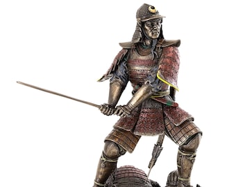 十字軍騎士戦士の斧を冷間鋳造ブロンズと樹脂で作った彫像フィギュア