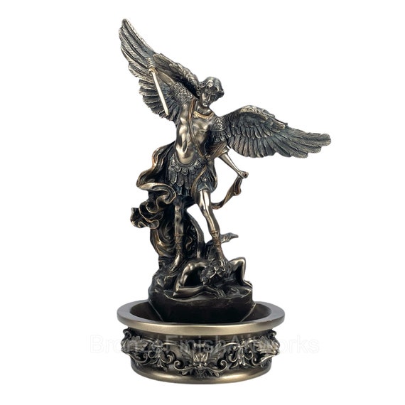 聖ミカエルの金属製像 聖ミカエルの金属製像