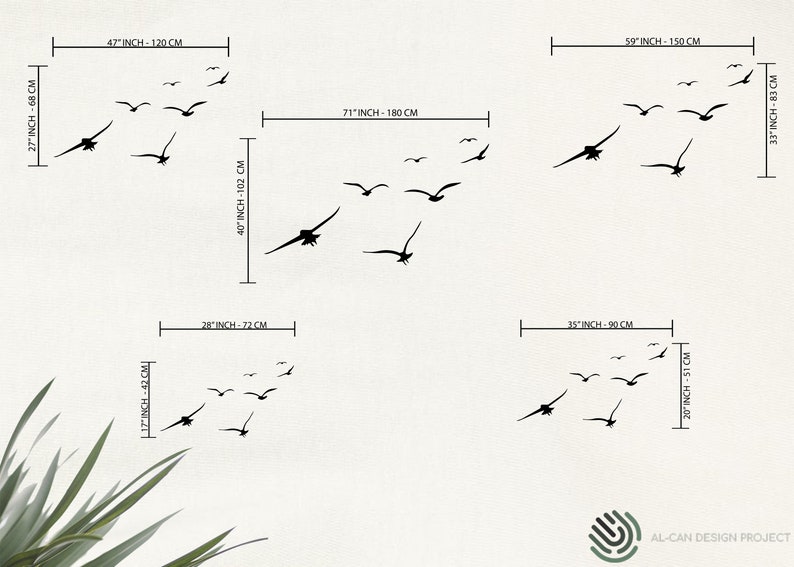 Puede incluir: Un conjunto de calcoman&iacute;as de pared de p&aacute;jaros negros en silueta. Las calcoman&iacute;as est&aacute;n dispuestas en diferentes tama&ntilde;os y posiciones para crear una bandada de p&aacute;jaros en vuelo. Las calcoman&iacute;as se muestran en una pared blanca con medidas en pulgadas y cent&iacute;metros.