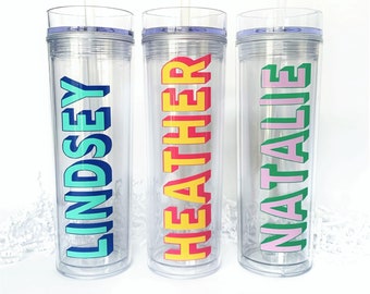 Taza personalizada Skinny Clear Tumbler w / Straw- NOMBRE SHADOW - viaje de niñas, vacaciones, despedida de soltera, viaje a la playa, regalo de anfitriona, regalo de maestro